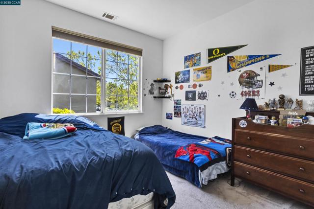 1186 Waverly Cir, Hercules CA: https://media.crmls.org/mediaz/14bb5adc-6925-4861-9850-6a5fe8d25e21.jpg