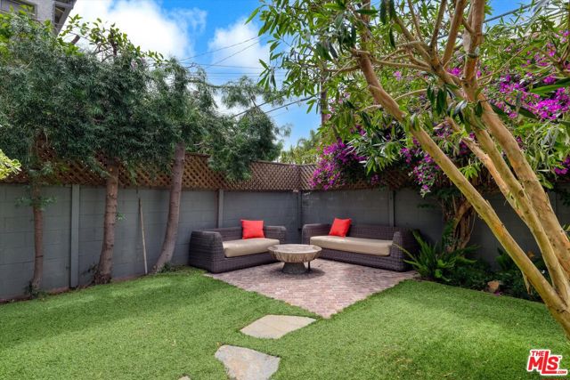 933 W Venezia Avenue, Venice CA: https://media.crmls.org/mediaz/14bba0f7-0493-4a8c-8055-9c3ba5a12f55.jpg