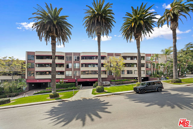 1745 Camino Palmero Street, Los Angeles CA: https://media.crmls.org/mediaz/14bbc509-8d23-4400-a5ef-065d9b836aca.jpg