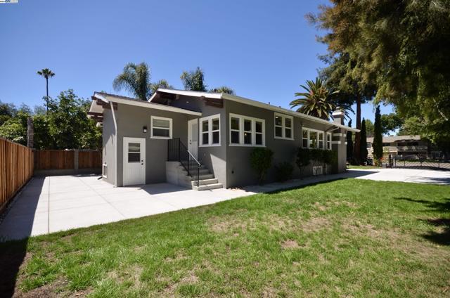 4544 Thornton Ave, Fremont CA: https://media.crmls.org/mediaz/14bbd7ad-acd1-46dd-b532-bd21668b715e.jpg