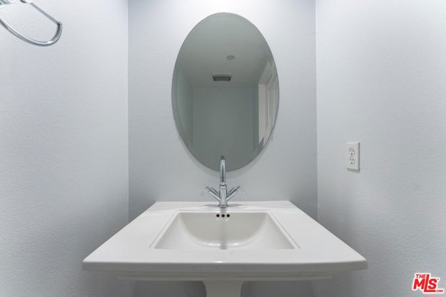14412 Killion Street, Sherman Oaks CA: https://media.crmls.org/mediaz/14bc79f4-887d-4cb8-9660-985c4feea1cf.jpg