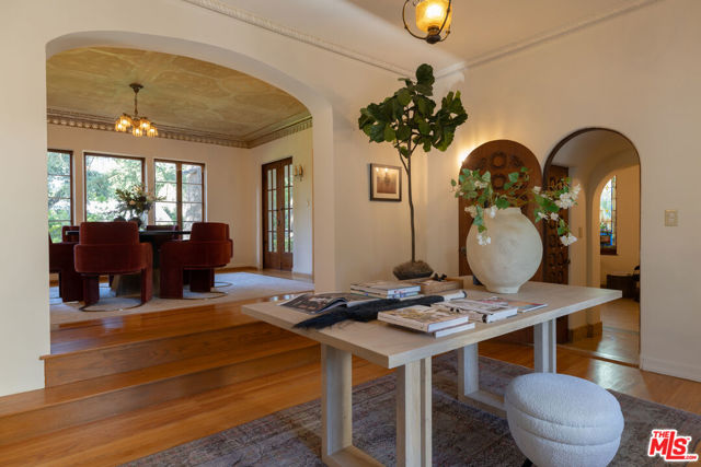 205 S Lomita Avenue, Ojai CA: https://media.crmls.org/mediaz/14bc9413-5e69-4cfb-8ef2-2eb47ef3719b.jpg