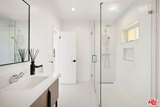 1244 Stradella Road, Los Angeles CA: https://media.crmls.org/mediaz/14bc9c80-2742-45bc-b64a-dacf39c3492e.jpg