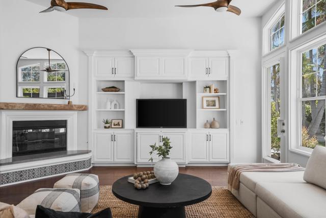 Detail Gallery Image 4 of 38 For 1345 Corvidae St, Carlsbad,  CA 92011 - 3 Beds | 3/1 Baths