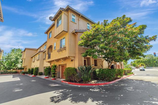 2070 Almaden Road, San Jose CA: https://media.crmls.org/mediaz/14bcfa58-9124-4ee2-b3e2-b802f30dbf0b.jpg