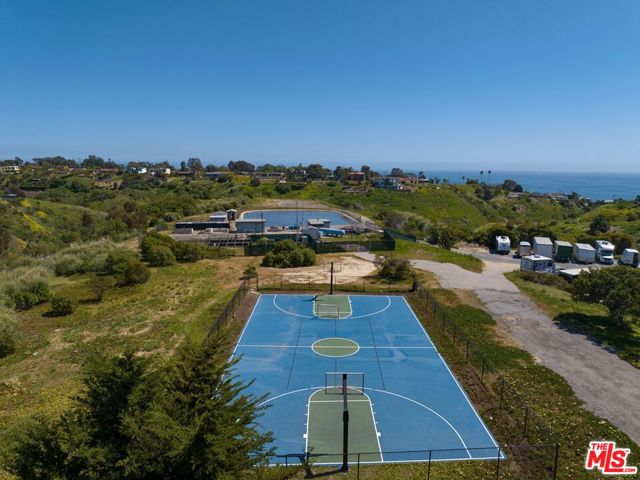 29500 Heathercliff Road, Malibu CA: https://media.crmls.org/mediaz/14bd554d-3b8b-4146-8c07-60aa9c8bb529.jpg