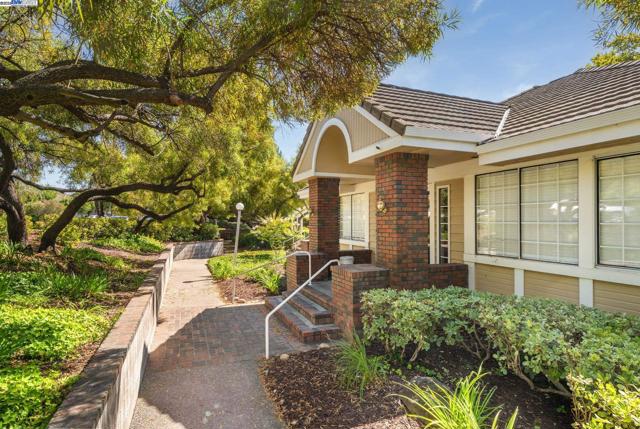 44930 Lynx Dr, Fremont CA: https://media.crmls.org/mediaz/14bd9779-a482-4fba-a5c2-53967f568ea5.jpg