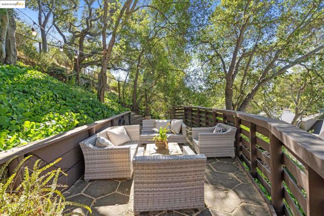 Image 33 of 37 For 1633 Trestle Glen Rd