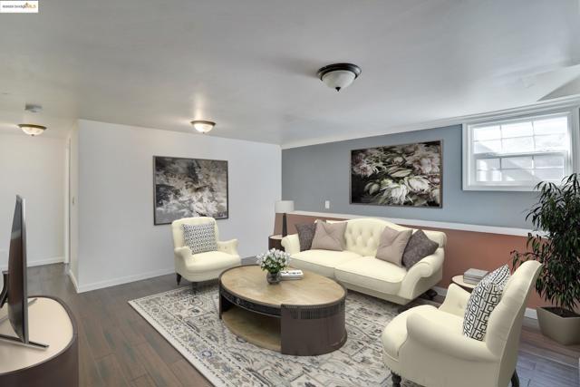 4211 Market St, Oakland CA: https://media.crmls.org/mediaz/14be8f02-0f53-4677-8ed3-ae9ed8871ce8.jpg