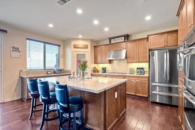 5324 Bella Vista St, Santee CA: https://media.crmls.org/mediaz/14bea046-cdee-42a0-96f7-45a630e1d11c.jpg