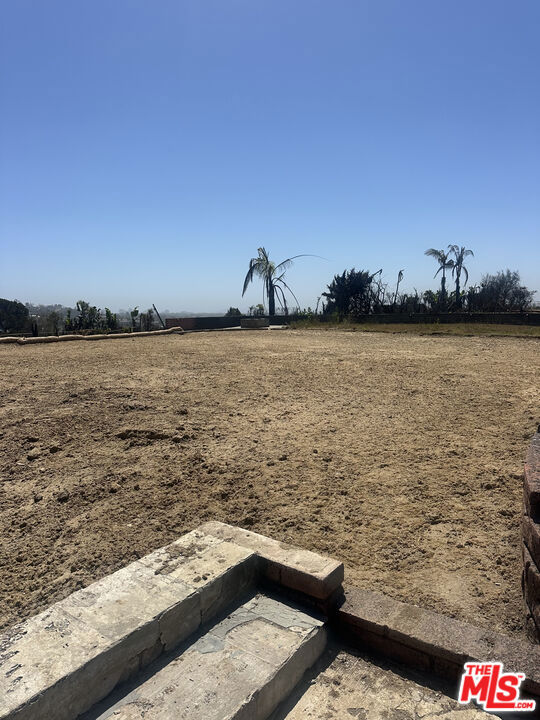 1000 Glenhaven Drive, Pacific Palisades CA: https://media.crmls.org/mediaz/14bea258-da7d-4019-a082-a795b593e46e.jpg