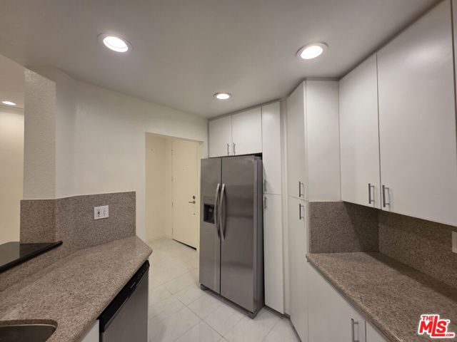 12000 Goshen Avenue, Los Angeles CA: https://media.crmls.org/mediaz/14beaf68-69c8-4b70-b29d-e44c6575d348.jpg
