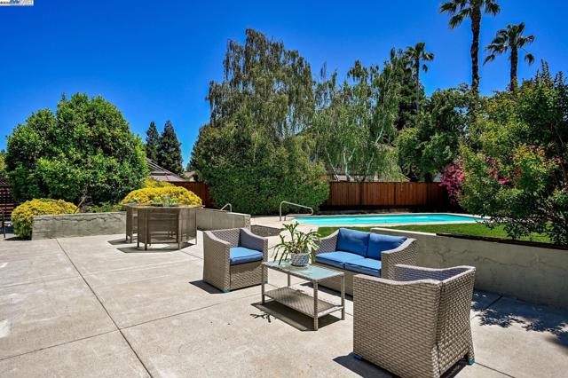 96 Trixie Dr, Livermore CA: https://media.crmls.org/mediaz/14bebc4c-6f08-48c7-b425-721a5efcd49b.jpg