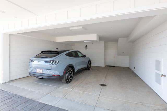 545 Orange Ave, Coronado CA: https://media.crmls.org/mediaz/14bec188-9608-48e3-89cd-12ed0eda56cf.jpg