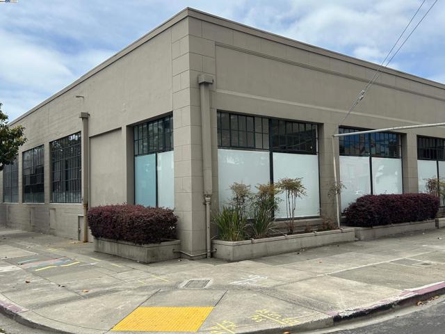 311 4th St, Oakland CA: https://media.crmls.org/mediaz/14bec817-3880-4735-91b5-931906fdfefe.jpg