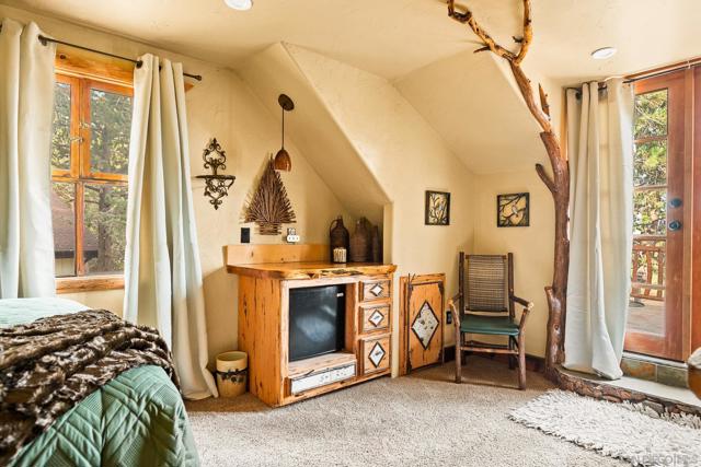 43133 Sheephorn Rd, Big Bear CA: https://media.crmls.org/mediaz/14bf242c-5dcc-47ed-97d1-1ca22eaec554.jpg