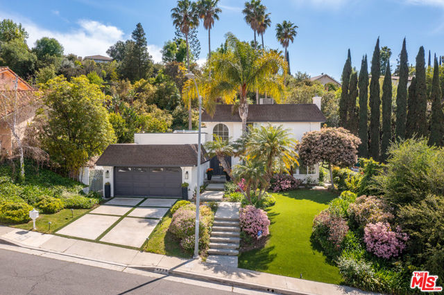 4729 Monarca Drive, Tarzana CA: https://media.crmls.org/mediaz/14bf6b0c-51f1-434c-b0e0-79ed775d84b9.jpg