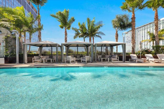 888 W E St, San Diego CA: https://media.crmls.org/mediaz/14bfccbf-29d1-4514-b1cd-cfec6cbf76af.jpg