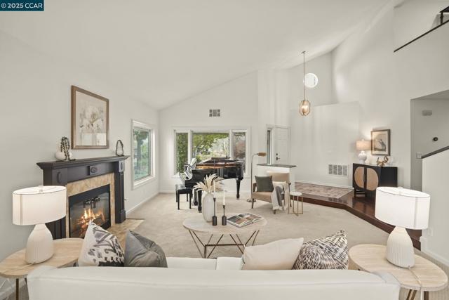 219 Nottingham Pl, Danville CA: https://media.crmls.org/mediaz/14c0716c-1bb6-426e-bce4-0315bd828d4c.jpg
