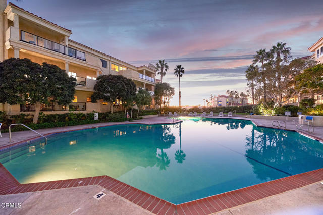 4229 Harbour Island Lane, Oxnard CA: https://media.crmls.org/mediaz/14c0aab0-12c7-4951-b432-1b0c448929d0.jpg