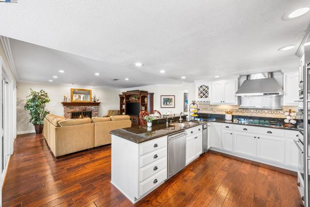 639 Canyon Crest Rd East, San Ramon CA: https://media.crmls.org/mediaz/14c0d444-5888-47a6-bb56-ff5f809394f1.jpg