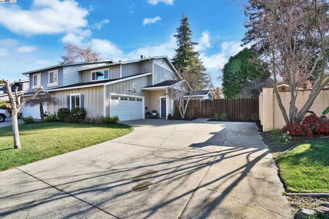 27 Serene Ct, Danville CA: https://media.crmls.org/mediaz/14c0e8e3-f728-491f-a939-d207f2c2f513.jpg