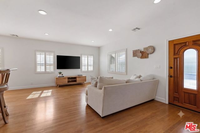 1280 W 8th Street