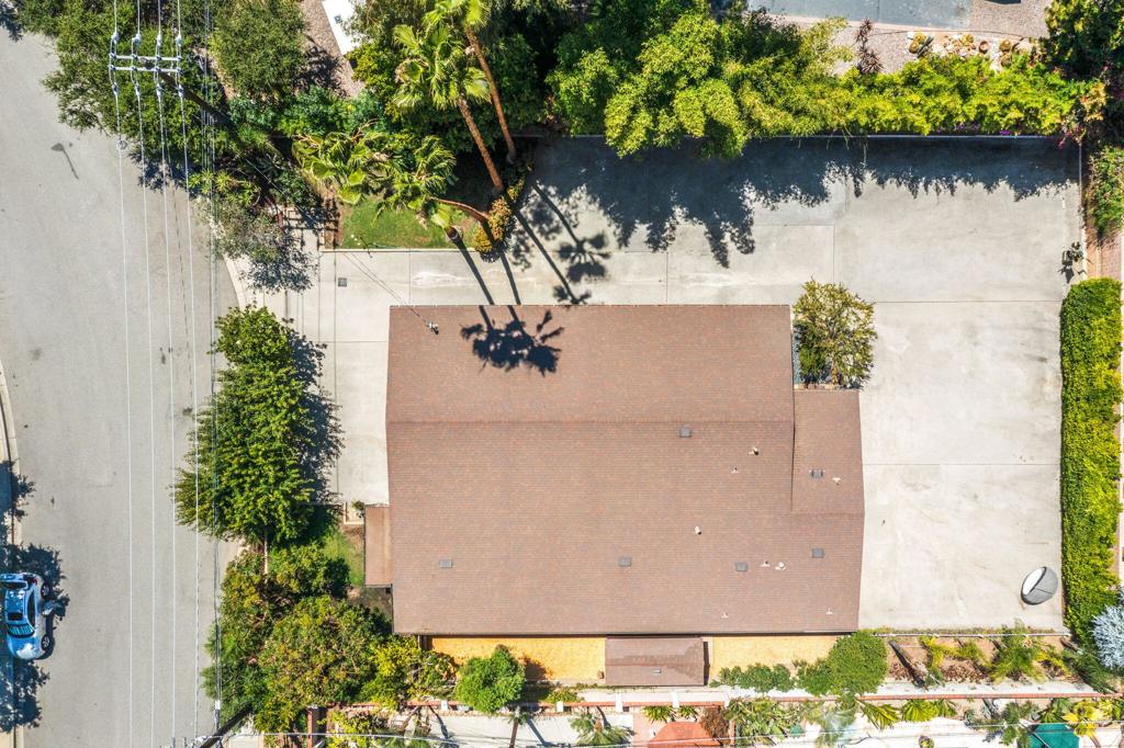 https://media.crmls.org/mediaz/14c12de4-fced-4f88-a4e1-e0862f14ff81.jpg?preset=X-Large