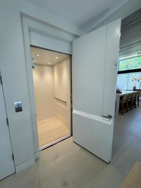 596 Franklin Street, Mountain View CA: https://media.crmls.org/mediaz/14c15312-96f4-4efe-953e-045ce8f86d2e.jpg