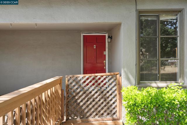1580 3rd Ave, Walnut Creek CA: https://media.crmls.org/mediaz/14c1e667-938e-41b8-b975-4d38103938ae.jpg