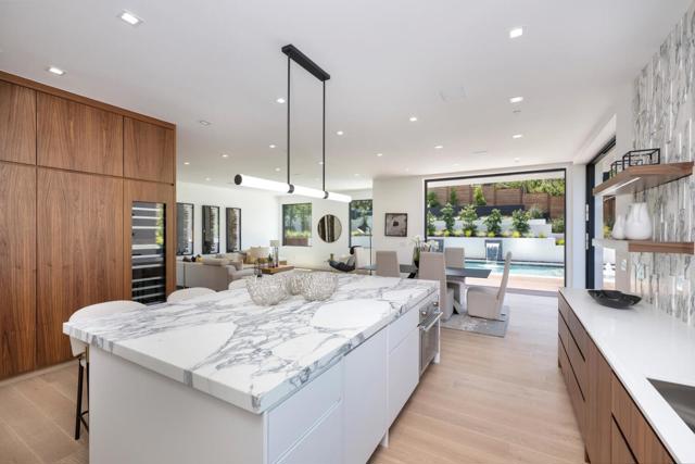 3964 Jefferson Avenue, Redwood City CA: https://media.crmls.org/mediaz/14c21c76-fb16-4b14-99e1-d7ab65047914.jpg