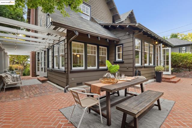 118 Hillside Ave, Piedmont CA: https://media.crmls.org/mediaz/14c23997-6330-49ad-b306-7625386992d1.jpg