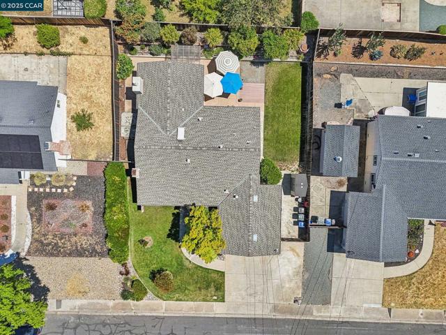 5521 Alaska Dr, Concord CA: https://media.crmls.org/mediaz/14c31276-8672-4a66-ac66-fb4052a044ff.jpg