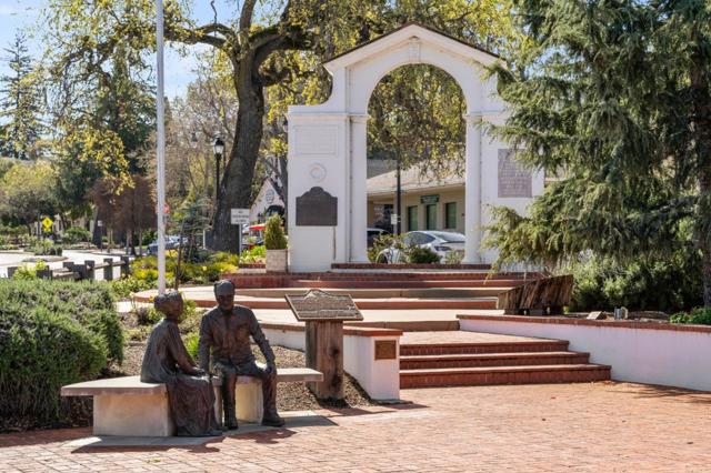 18500 Hillview Drive, Monte Sereno CA: https://media.crmls.org/mediaz/14c32997-9399-44e1-bbaa-22dfa36cf44c.jpg