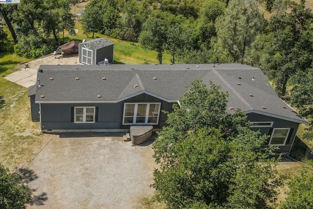 21679 Squaw Grass Trail, Redding CA: https://media.crmls.org/mediaz/14c383c0-3d5c-48b8-b960-b952e409068f.jpg