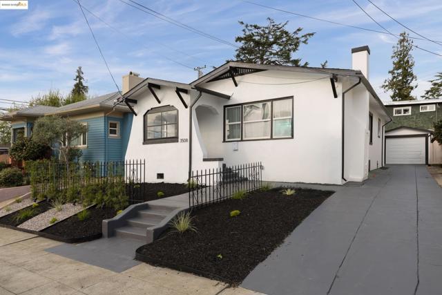 3508 Lyon Ave, Oakland CA: https://media.crmls.org/mediaz/14c3ad6b-de8f-4d4e-a04d-dd4e515bd260.jpg