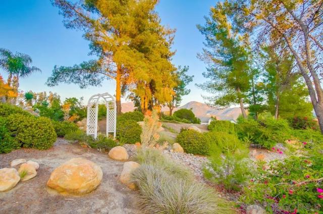 14442 Ranch Trail Drive, El Cajon CA: https://media.crmls.org/mediaz/14c3dbaa-fde8-4b8d-8c40-f6b6380b047c.jpg