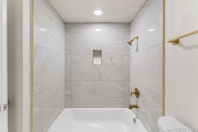 3424 Lockwood DR, San Diego CA: https://media.crmls.org/mediaz/14c3e684-1208-4b45-9958-d66e4d723ab7.jpg
