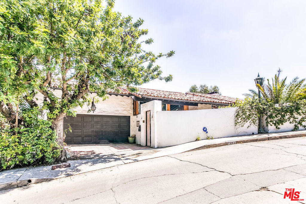 7082 La Presa Drive, Los Angeles, CA 90068