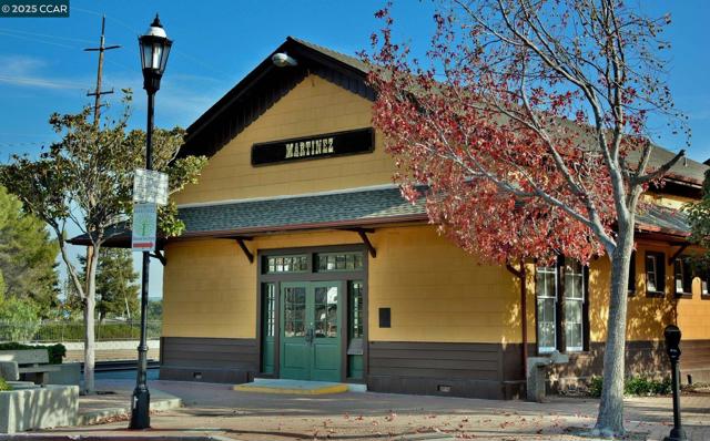 186 Farm Ln, Martinez CA: https://media.crmls.org/mediaz/14c44bdd-8955-47dc-b7dc-896234ba5473.jpg
