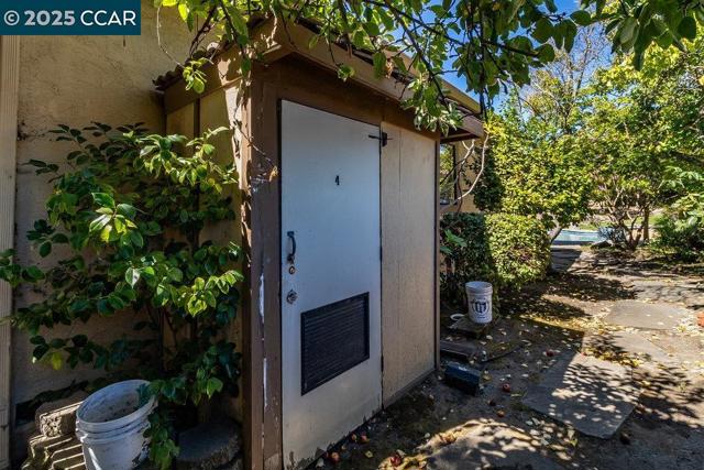 987 Morello Ave, Martinez CA: https://media.crmls.org/mediaz/14c51ad4-5be6-45fe-b94f-062dd7c1a08b.jpg