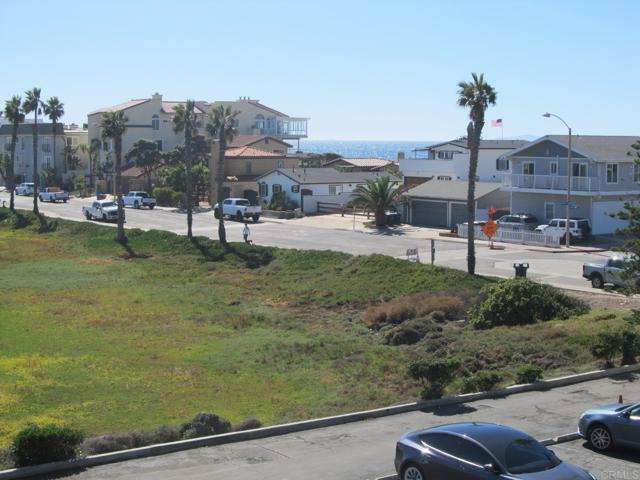 1111 Seacoast, Imperial Beach CA: https://media.crmls.org/mediaz/14c64640-a27c-4ae7-bc65-4496a6e266f8.jpg