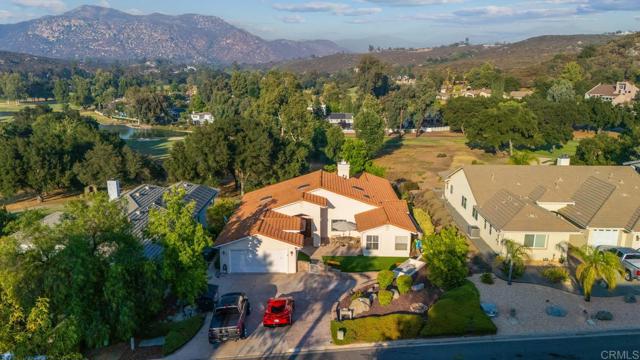15425 Vista Vicente Dr, San Diego CA: https://media.crmls.org/mediaz/14c66934-de30-46a6-9a95-d3f82cff34e9.jpg