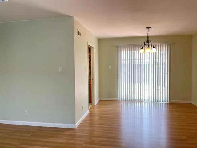4902 Everglades Park Dr, Fremont CA: https://media.crmls.org/mediaz/14c67055-8959-4dd7-a272-7f7b274b2de1.jpg
