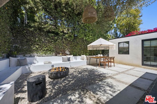 8961 Dicks Street, West Hollywood CA: https://media.crmls.org/mediaz/14c688ce-c404-4124-b8e2-97dd1927e3f3.jpg