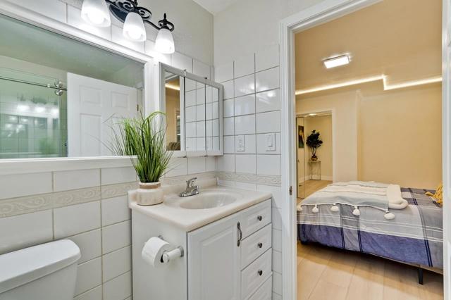 764 4th Avenue, Redwood City CA: https://media.crmls.org/mediaz/14c69e94-bb52-4fb0-bac1-217dd3b644d9.jpg