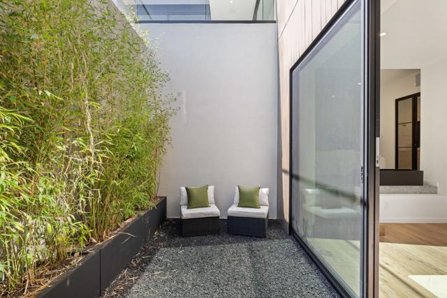 25251 La Rena Lane, Los Altos Hills CA: https://media.crmls.org/mediaz/14c6bacf-3c6c-49ed-a458-0a7805d7286e.jpg