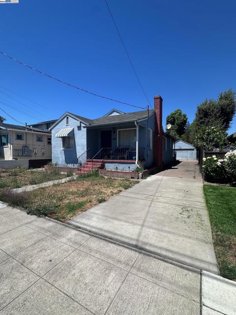 574 Juana Ave, San Leandro CA: https://media.crmls.org/mediaz/14c6e33b-a16d-4b19-b214-9b6c021e6bed.jpg