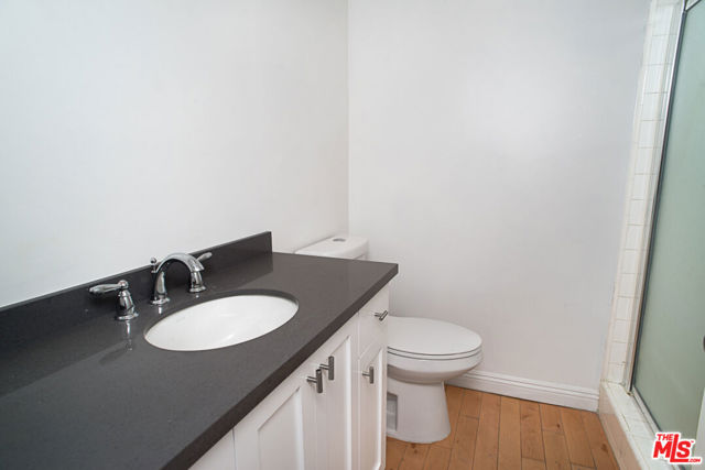 416 N Oakhurst Drive, Beverly Hills CA: https://media.crmls.org/mediaz/14c701ba-6338-4b4e-adb9-d7d994735ed1.jpg