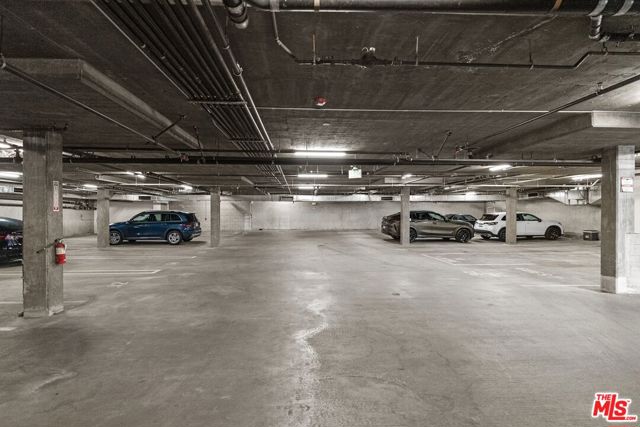 5806 Waring Avenue, Los Angeles CA: https://media.crmls.org/mediaz/14c76b45-e070-49e5-a992-c314fc636d27.jpg